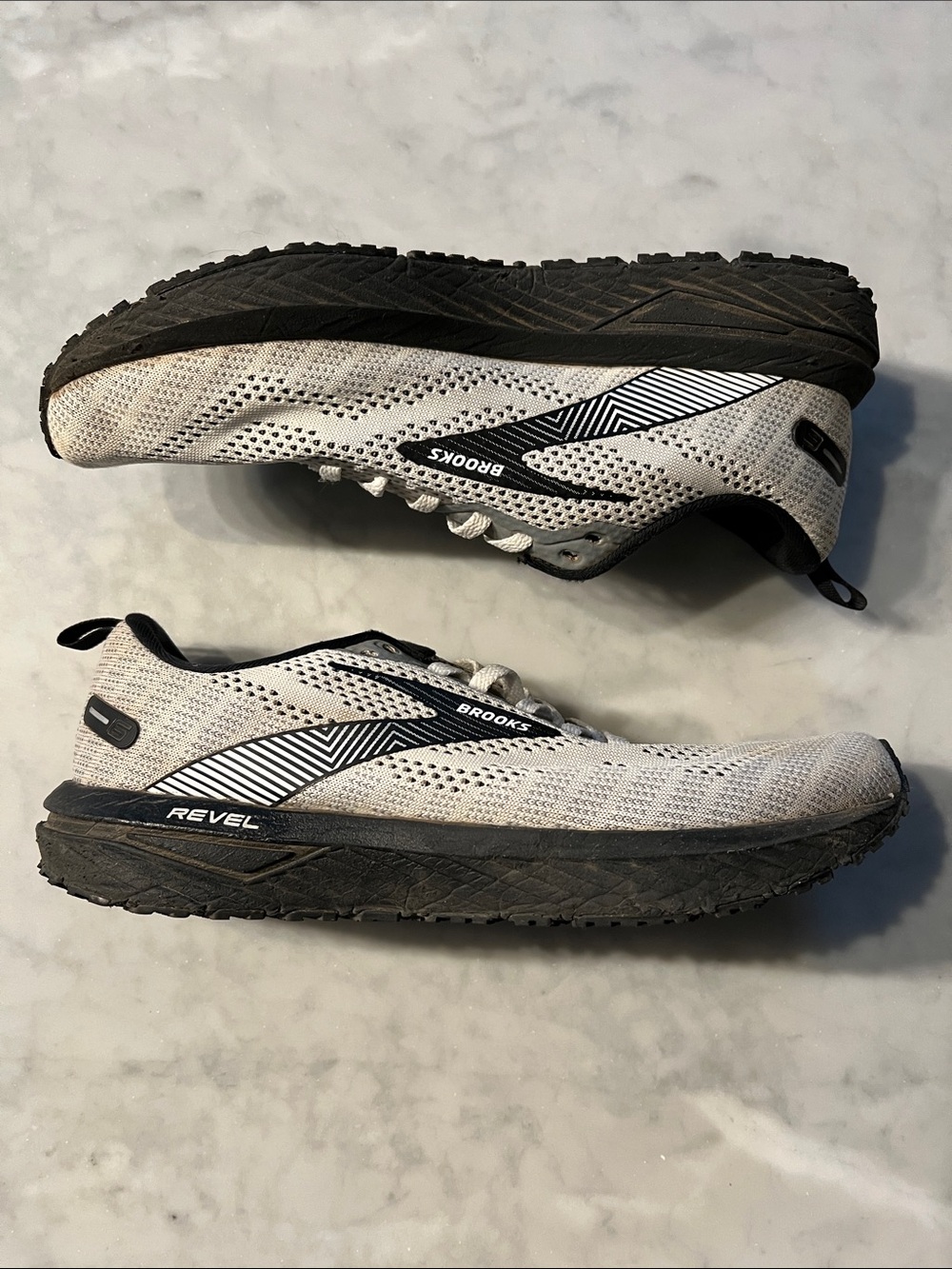 Brooks Rebel 6 Running Shoes. Womens 10. White Black.